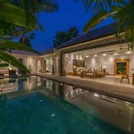 Villa Cuatro : Amazing 3Br Villa In Seminyak - Perfect Location